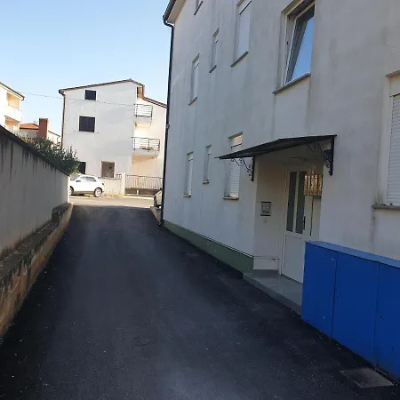 Lilly Apartment, 3 Min Beach, 10 Min Center Daire *